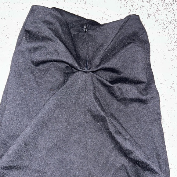 black skirt - Picture 4 of 7